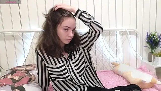 TarahCayne online show from October 2025 08:57:02 AM