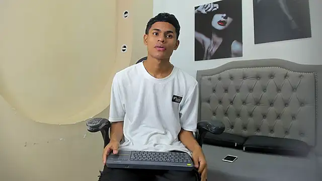 Snapshot of paull_cassidy chatting on December 2025 11:19:01 AM paull cassidy online show from December 2025 11:19:01 AM