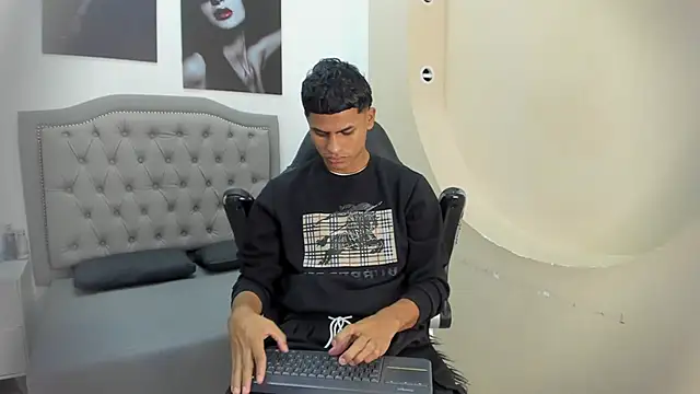 Snapshot of paull_cassidy chatting on December 2025 11:25:02 AM paull cassidy online show from December 2025 11:25:02 AM