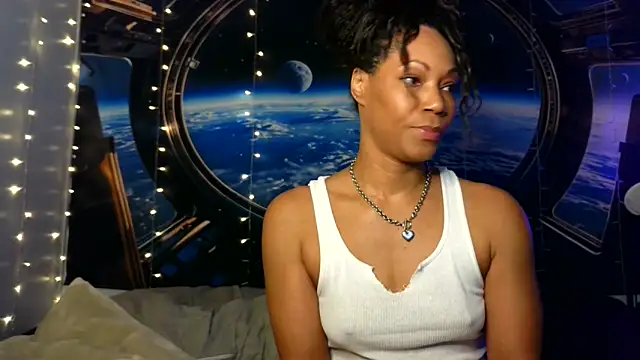 Snapshot of MrsToniTone chatting on November 2025 04:18:02 PM MrsToniTone online show from November 2025 04:18:02 PM