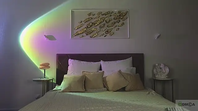 Nicole Broown  online show from November 2025 09:15:01 PM