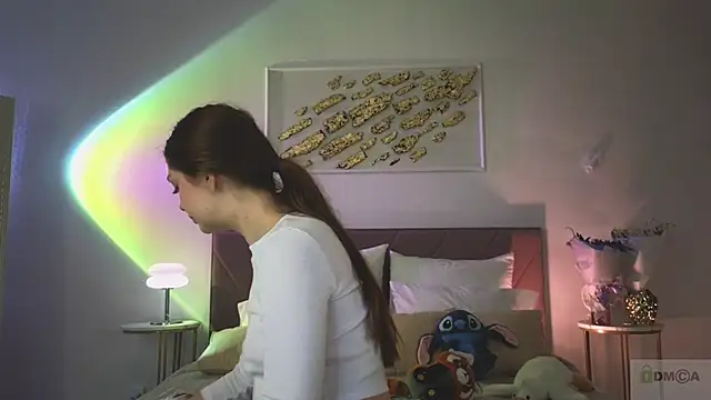 Nicole Broown  online show from November 2025 09:49:02 PM