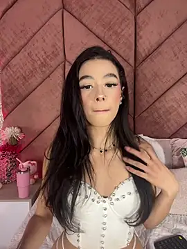 Snapshot of ChloeRosses chatting on February 2026 04:49:02 AM ChloeRosses online show from February 2026 04:49:02 AM