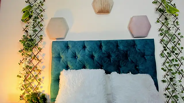 Snapshot of violett__rousee chatting on October 2025 02:07:01 PM violett rousee online show from October 2025 02:07:01 PM