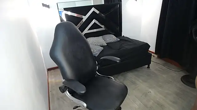 MarianaRojas  online show from April 2026 03:55:01 AM