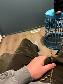 latenightguy online show from October 2025 04:08:02 AM