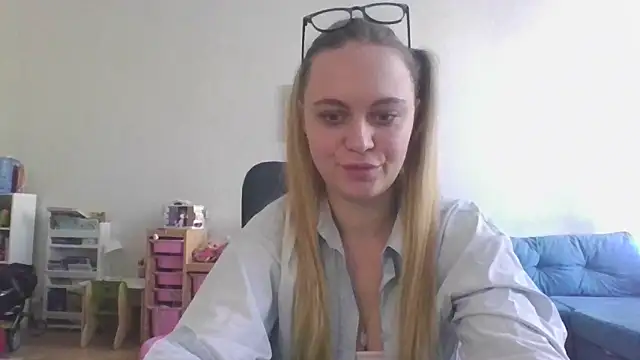 Snapshot of Cynoraye chatting on February 2026 09:48:01 AM Cynoraye online show from February 2026 09:48:01 AM