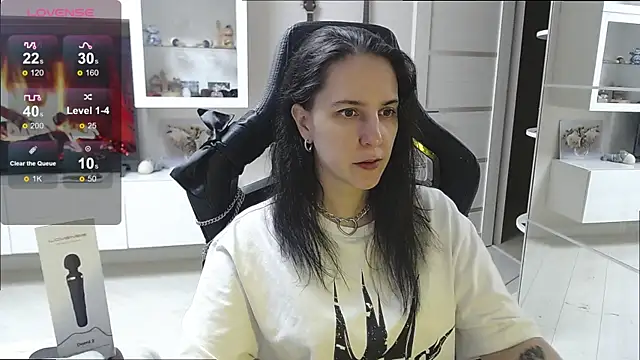 Irwi Tomboy online show from October 2025 05:01:01 PM