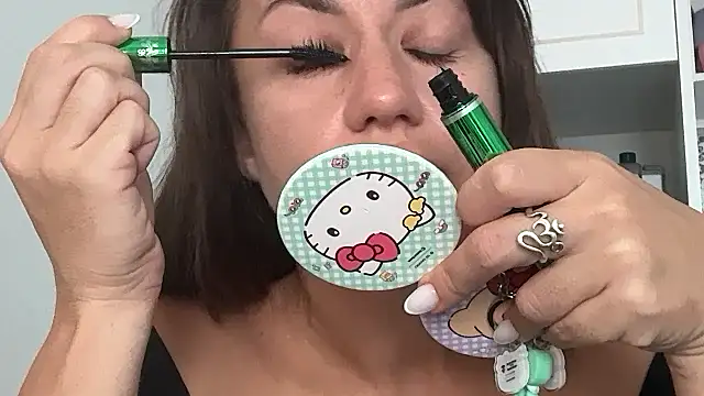 Snapshot of Roriann chatting on February 2026 06:40:02 AM Roriann online show from February 2026 06:40:02 AM