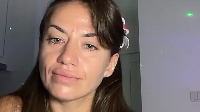 Snapshot of Roriann chatting on February 2026 07:04:02 AM Roriann online show from February 2026 07:04:02 AM