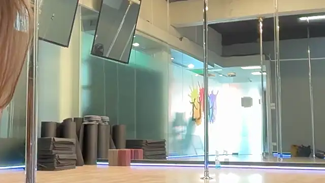 Snapshot of Roriann chatting on February 2026 10:25:02 AM Roriann online show from February 2026 10:25:02 AM