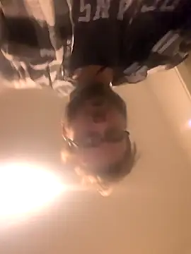 Snapshot of bear8t chatting on October 2025 07:01:01 AM bear8t online show from October 2025 07:01:01 AM