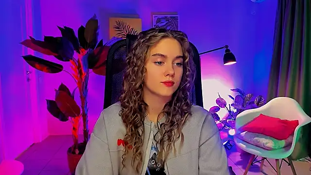 JuneWoods online show from November 2025 10:25:02 AM