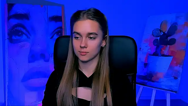 JuneWoods online show from December 2025 12:36:02 PM