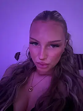 blondeeee online show from July 2026 04:24:01 PM