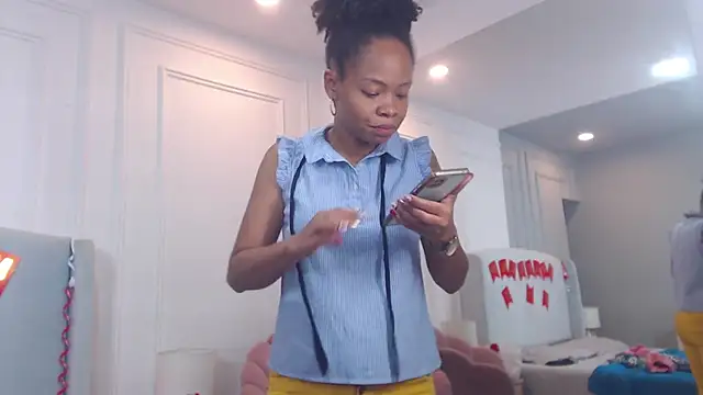 Snapshot of ChantalGarner chatting on November 2025 01:00:02 PM ChantalGarner online show from November 2025 01:00:02 PM