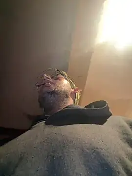 Snapshot of ThrowedWorldWide chatting on November 2025 01:33:02 AM ThrowedWorldWide online show from November 2025 01:33:02 AM