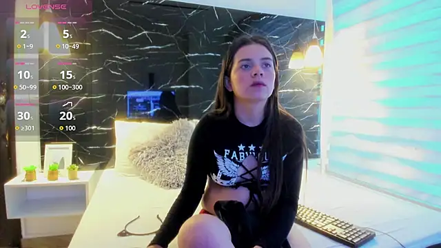 Snapshot of ZOE_LE chatting on October 2025 11:34:02 AM ZOE LE online show from October 2025 11:34:02 AM