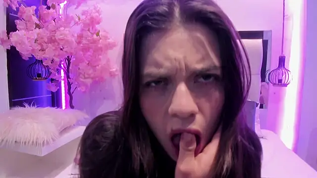 Snapshot of ZOE_LE chatting on November 2025 11:47:01 AM ZOE LE online show from November 2025 11:47:01 AM