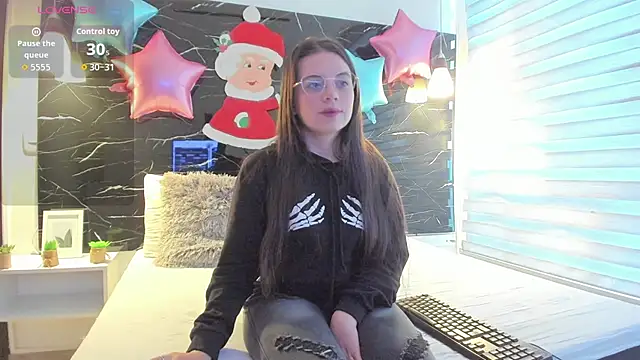 Snapshot of ZOE_LE chatting on December 2025 11:41:02 AM ZOE LE online show from December 2025 11:41:02 AM