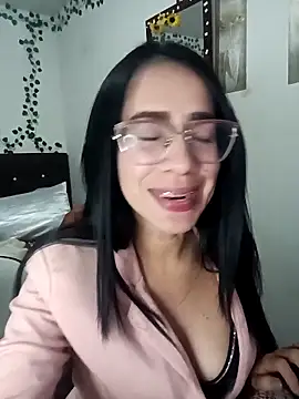 YaraDuartee online show from February 2026 12:53:01 AM