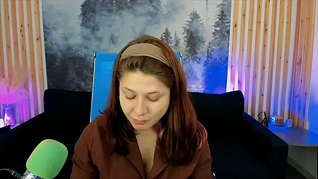 Snapshot of FameyBlum chatting on October 2025 08:12:01 AM FameyBlum online show from October 2025 08:12:01 AM