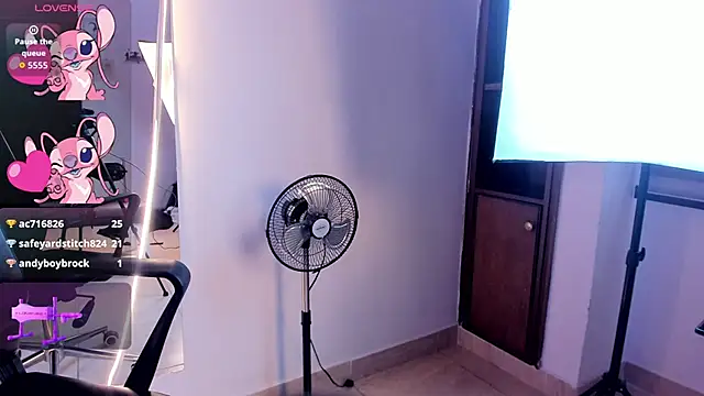 Caroline Millerr online show from November 2025 08:09:01 PM