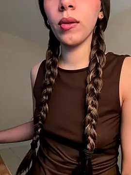 Snapshot of Capricho_01 chatting on December 2025 01:05:02 PM Capricho 01 online show from December 2025 01:05:02 PM