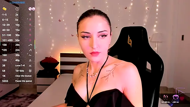 Snapshot of AmyVilvet_ chatting on November 2025 09:02:02 PM AmyVilvet online show from November 2025 09:02:02 PM