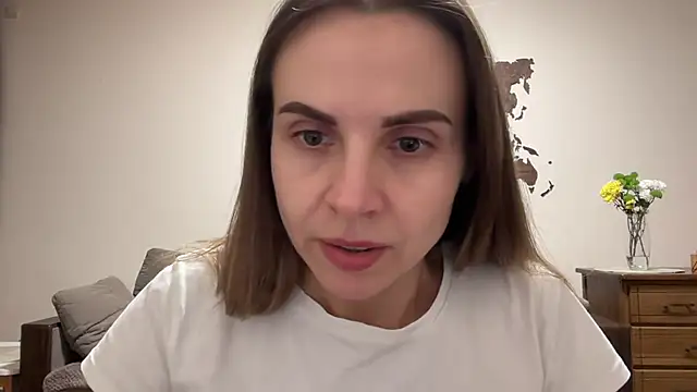 AnnieLove7722 online show from November 2025 02:28:01 PM