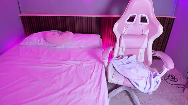 Athenea  fox online show from April 2026 12:11:02 PM