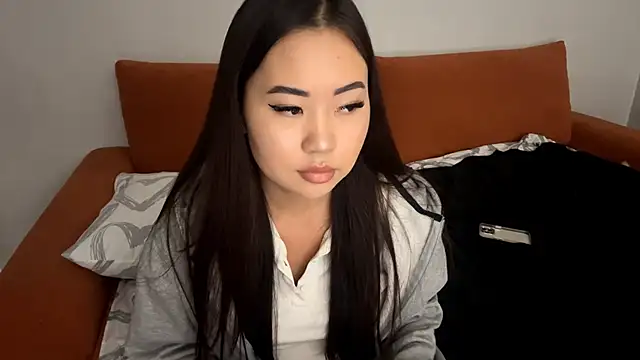 Snapshot of Ur_neighbor_Kira chatting on November 2025 02:39:02 PM Ur neighbor Kira online show from November 2025 02:39:02 PM