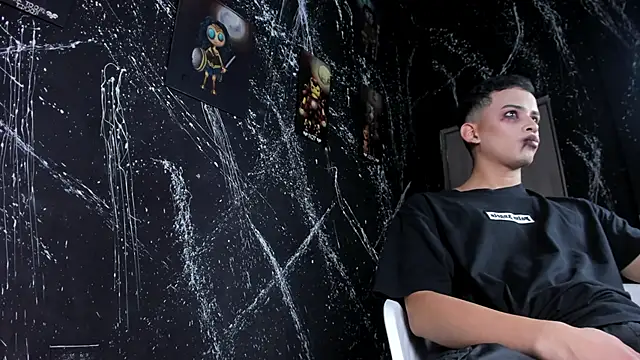 Snapshot of JuanSixx chatting on October 2025 08:43:02 PM JuanSixx online show from October 2025 08:43:02 PM