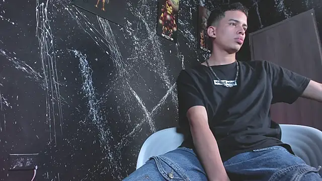 Snapshot of JuanSixx chatting on November 2025 08:32:01 PM JuanSixx online show from November 2025 08:32:01 PM