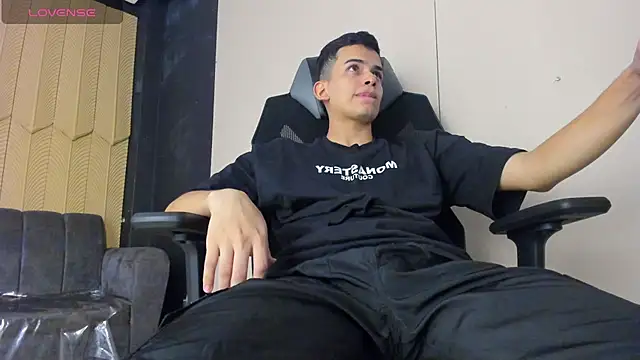 Snapshot of JuanSixx chatting on December 2025 08:57:02 PM JuanSixx online show from December 2025 08:57:02 PM