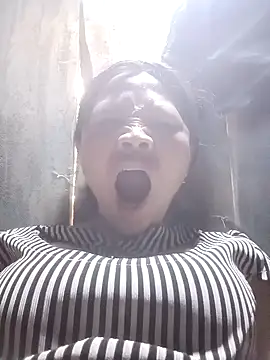 bree-zz online show from March 2026 05:43:01 AM