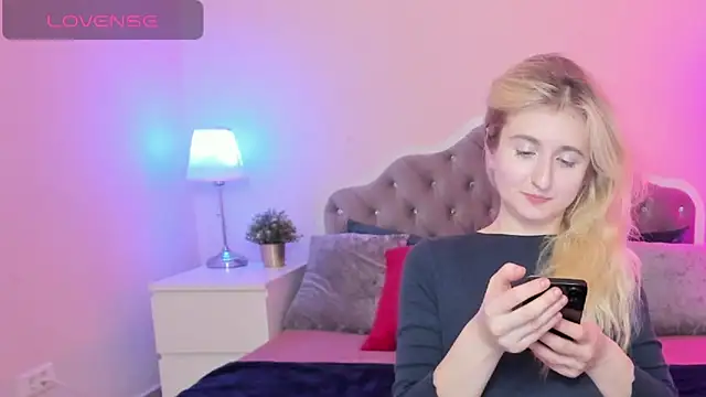 CamillaDreamer online show from November 2025 04:42:02 PM