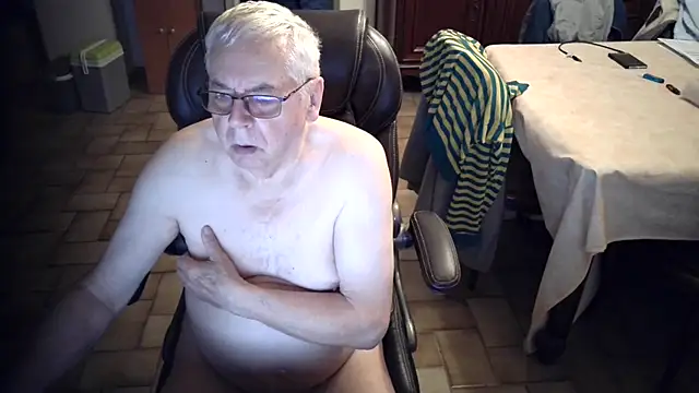 Snapshot of Alain633 chatting on October 2025 06:22:02 AM Alain633 online show from October 2025 06:22:02 AM