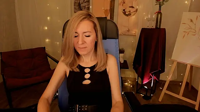 Snapshot of DonnaSmitth chatting on December 2025 03:52:02 PM DonnaSmitth online show from December 2025 03:52:02 PM