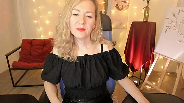 Snapshot of DonnaSmitth chatting on February 2026 02:53:01 AM DonnaSmitth online show from February 2026 02:53:01 AM