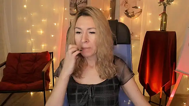 Snapshot of DonnaSmitth chatting on February 2026 06:45:01 PM DonnaSmitth online show from February 2026 06:45:01 PM