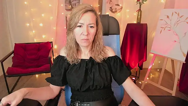 Snapshot of DonnaSmitth chatting on February 2026 06:49:02 PM DonnaSmitth online show from February 2026 06:49:02 PM