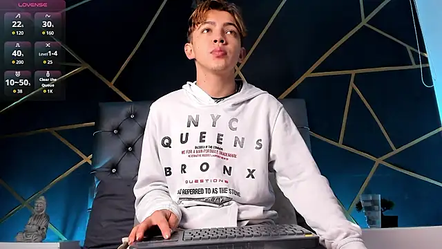 Lian Miller1  online show from February 2026 12:24:02 PM