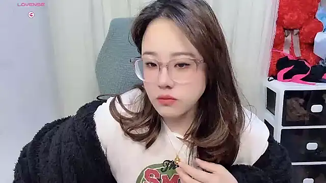 Snapshot of NEWONETO chatting on November 2025 04:39:01 PM NEWONETO online show from November 2025 04:39:01 PM