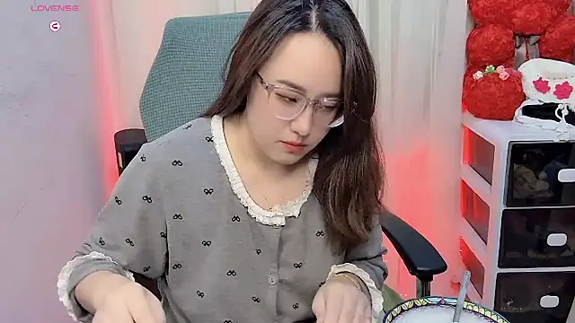 Snapshot of NEWONETO chatting on November 2025 06:14:01 PM NEWONETO online show from November 2025 06:14:01 PM