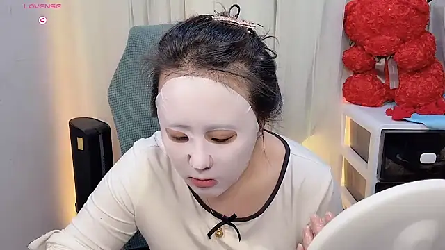 Snapshot of NEWONETO chatting on November 2025 01:55:02 PM NEWONETO online show from November 2025 01:55:02 PM