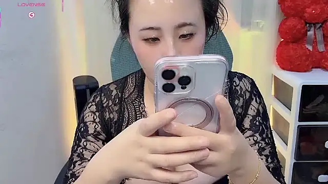 Snapshot of NEWONETO chatting on December 2025 11:04:01 AM NEWONETO online show from December 2025 11:04:01 AM