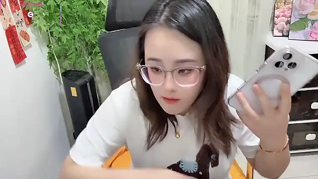 NEWONETO online show from April 2026 01:47:01 PM