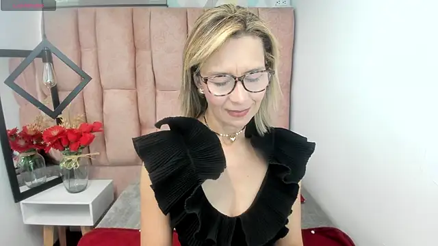 Issa Milf   online show from June 2026 01:39:02 PM