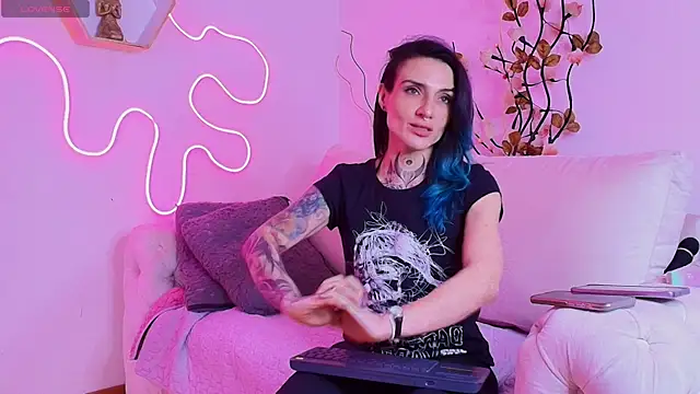 Snapshot of leblanc_eva chatting on October 2025 05:10:02 PM leblanc eva online show from October 2025 05:10:02 PM